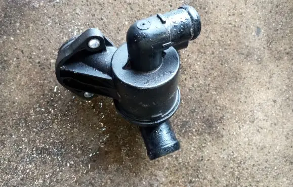 Volkswagen Amarok Thermostat 03L121111AB V6581002
