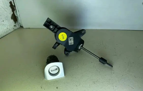 Audi A4 S4 B6 8E 8H Front door lock (next to the handle) 8E1837063