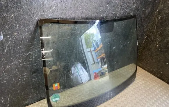 Volkswagen Caddy Front windscreen/windshield window 