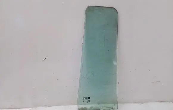 Opel Zafira B Rear vent window glass 