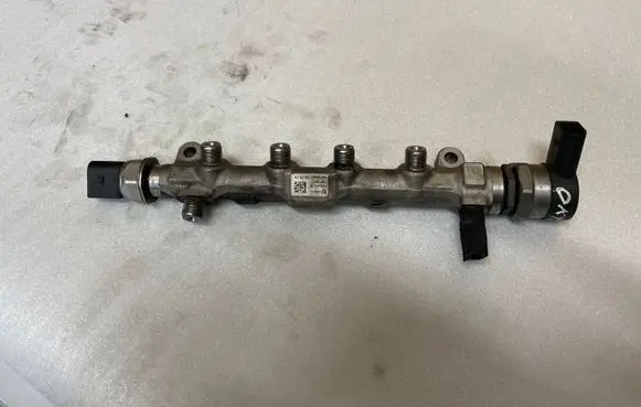 Volkswagen Golf VII Fuel main line pipe 04L099B