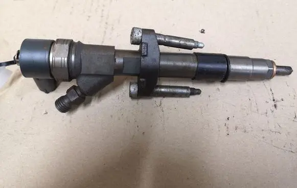 Renault Laguna II Fuel injector 0445110084