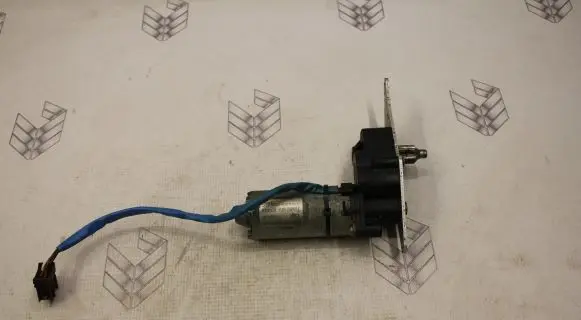 Mercedes-Benz S W220 Seat adjustment motor 2158200442