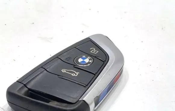 BMW 2 F45 Ignition key/card 6805990