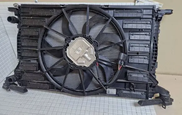 Audi Q5 SQ5 Radiator cooling fan shroud 8W0121003B 0130707410