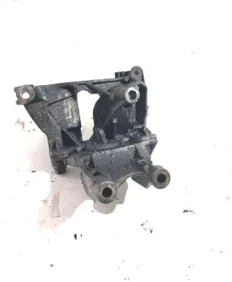 Engine mounting bracket