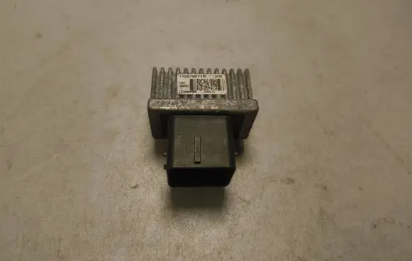 Glow plug pre-heat relay