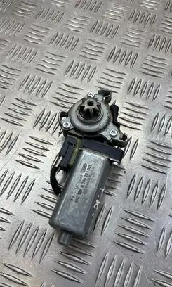 Mercedes-Benz C W204 Seat adjustment motor 0390203001