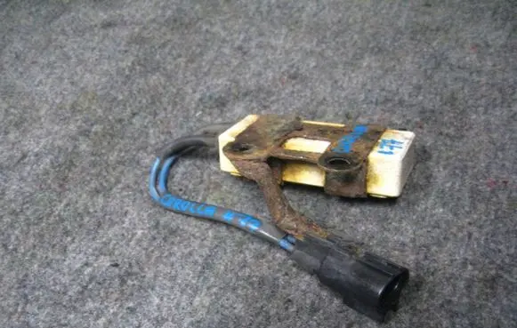 Coolant fan relay