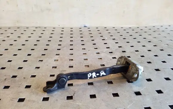 Nissan X-Trail T31 Front door check strap stopper