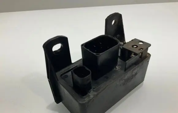 Mercedes-Benz E W211 Glow plug pre-heat relay