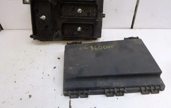 Opel Zafira B Fuse box cover 132067481325863