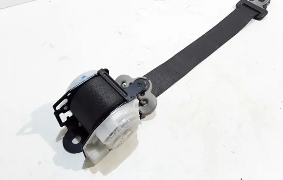 Mitsubishi Lancer Rear seatbelt