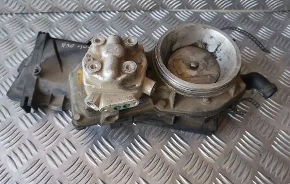 Audi 80 90 B3 Fuel distributor 0438121011 026133353 0438101005