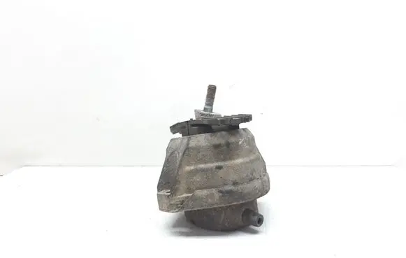 Engine mount bracket