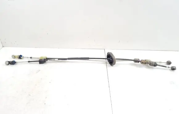 Opel Insignia A Gear shift cable linkage 55560991