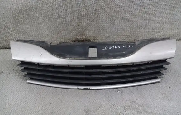 Renault Laguna II Front bumper upper radiator grill 8200012581