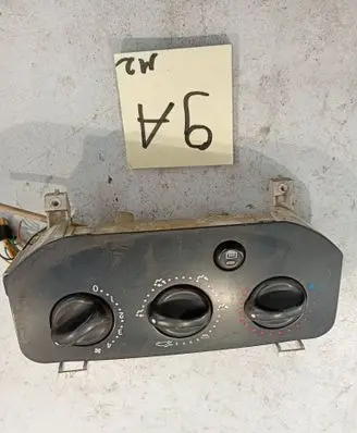 Renault Clio II Climate control unit 7701047548