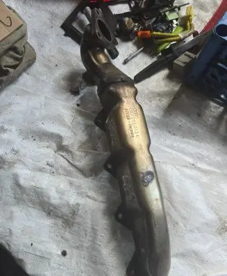 Audi A8 S8 D2 4D Exhaust manifold 057253033E