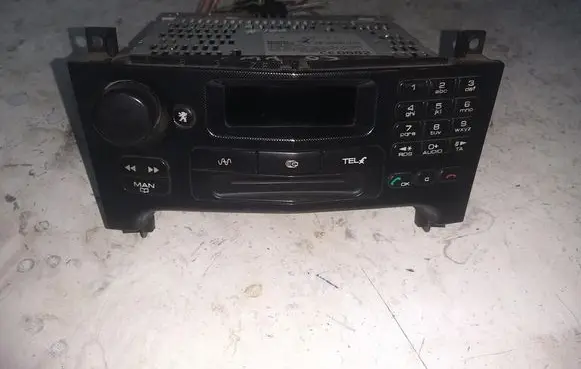 Peugeot 607 Radio/CD/DVD/GPS head unit JE3005U