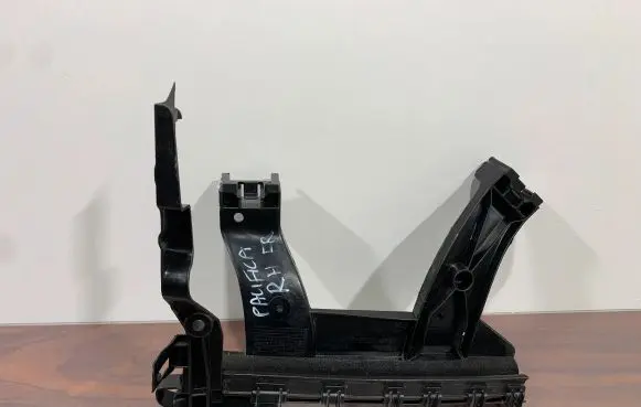 Chrysler Pacifica Front door windshield rail 3039380