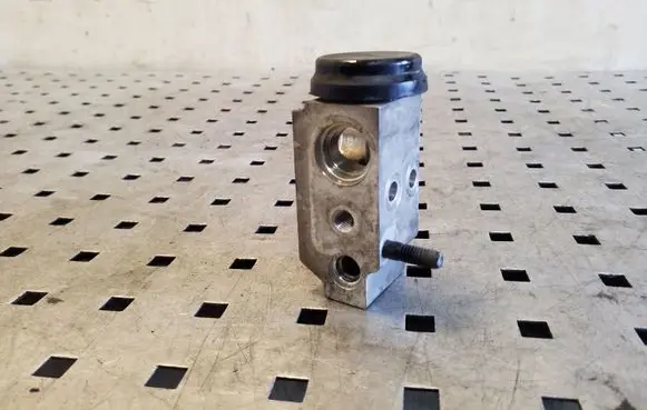 Air conditioning (A/C) expansion valve