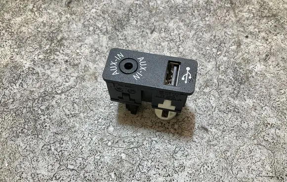 BMW 3 GT F34 AUX in-socket connector PA6GX30 MD169593 9229266