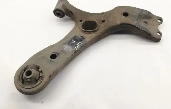 Toyota Avensis T270 Front lower control arm/wishbone