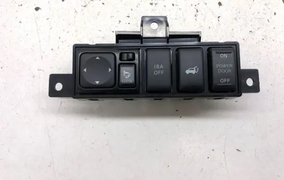 Infiniti FX Wing mirror switch P10476B11000