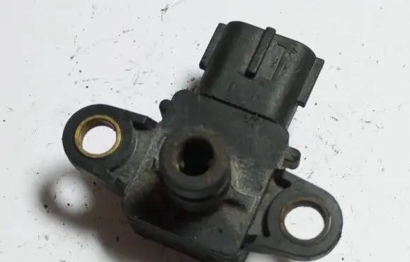 Opel Zafira A Air pressure sensor 24426679
