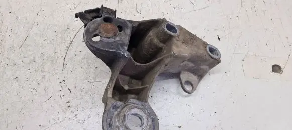 Audi A4 S4 B6 8E 8H Engine mounting bracket 8E0199353