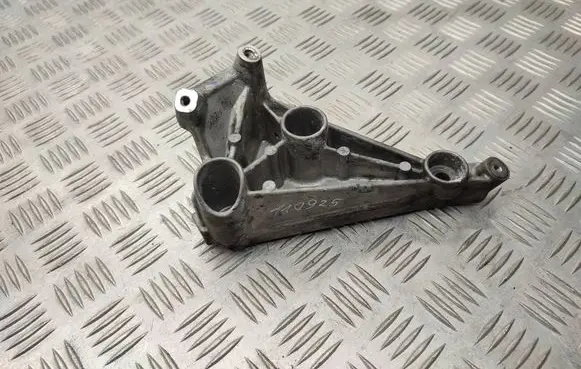 Mercedes-Benz Vito Viano W447 Engine mounting bracket A6541400240