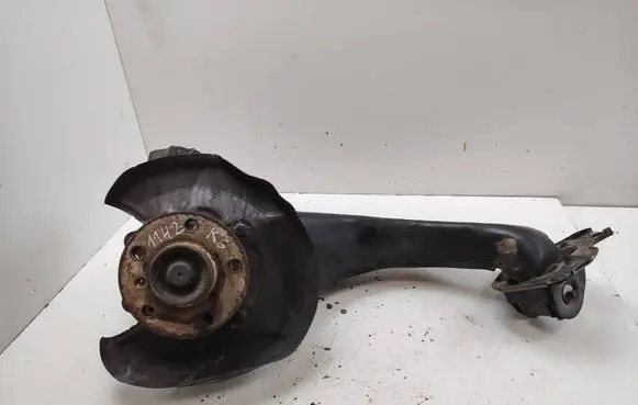BMW 2 F46 Rear wheel hub 6851579
