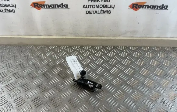 BMW 5 G30 G31 Windscreen/windshield washer pump 7388349