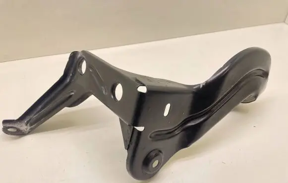 Audi A6 S6 C6 4F Intercooler pipe mounting bracket 4F0145813F