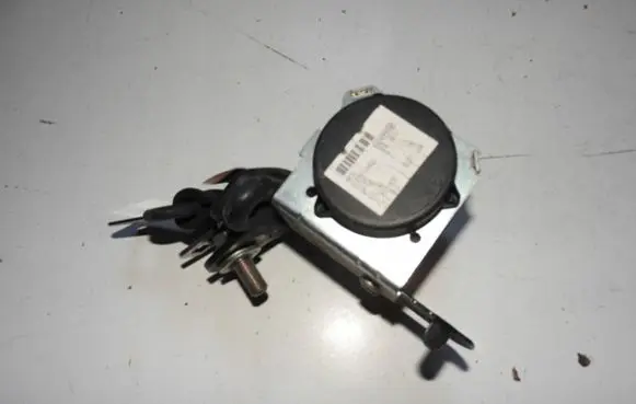 Mazda 3 I Seat belt trim ff3ds633