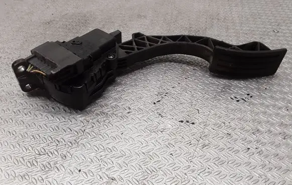 Volvo V50 Accelerator throttle pedal 4M519F836AH