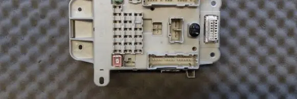 Toyota RAV 4 (XA20) Fuse box set PPT25P5