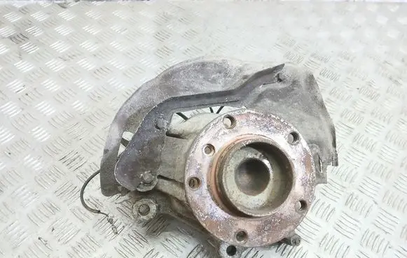 BMW 5 E39 Front wheel hub spindle knuckle