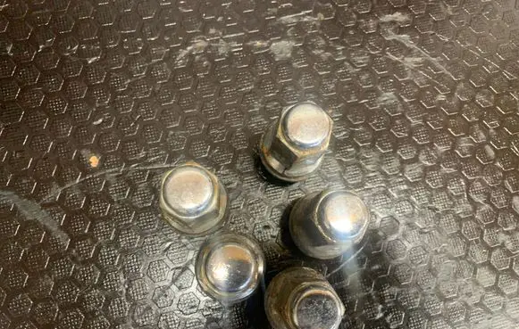 Toyota Corolla Verso AR10 Nuts/bolts 