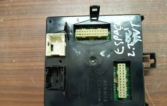 Renault Espace IV Central body control module P8200660170 00062283 281183447A