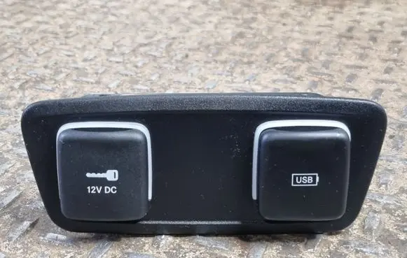 Chrysler Pacifica USB socket connector 68229847AB PAO12602DX9006