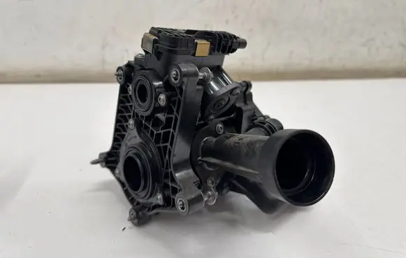 Thermostat/thermostat housing