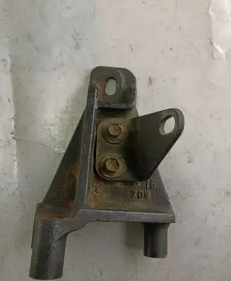 Suzuki Grand Vitara II Engine mounting bracket 157D9
