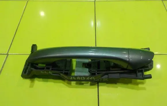 Mercedes-Benz CLS C219 Front door exterior handle PRZOD
