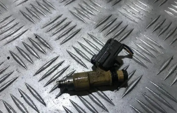 Subaru Outback Fuel injector 009043102 4jp3