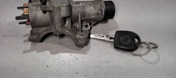 Volkswagen PASSAT B5 Ignition lock 4B0905851A