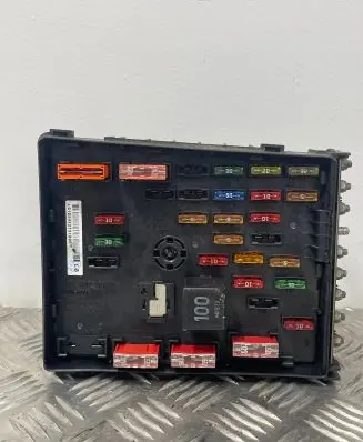 Volkswagen PASSAT B6 Fuse module 3C0937125