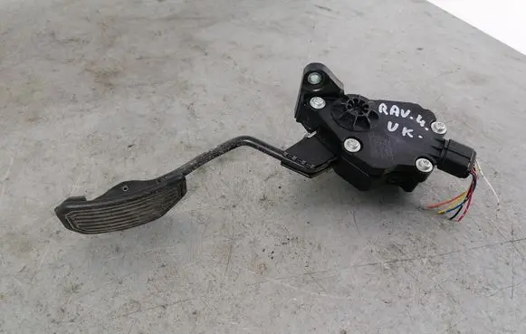 Toyota RAV 4 (XA30) Accelerator throttle pedal 7811042030 1988007280