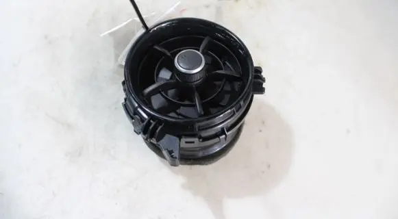 Toyota Yaris Dashboard side air vent grill/cover trim